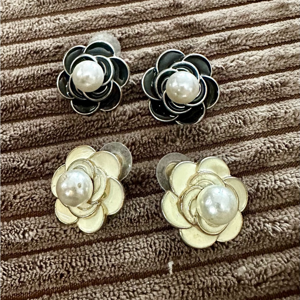Elegant Black and Gold Floral Pearl Earrings